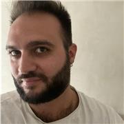 Insegnante di letteratura italiana, storia dell’arte, geografia, impartisce spiegazioni e approfondimenti nelle materie umanistiche